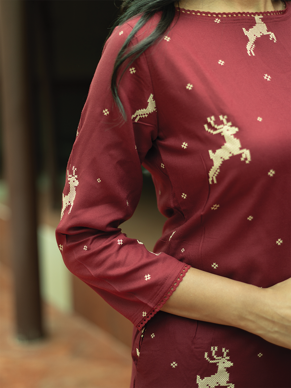 Tulip Cascade Wine Viscose Kurti with Boat Neck & 3/th Sleeves