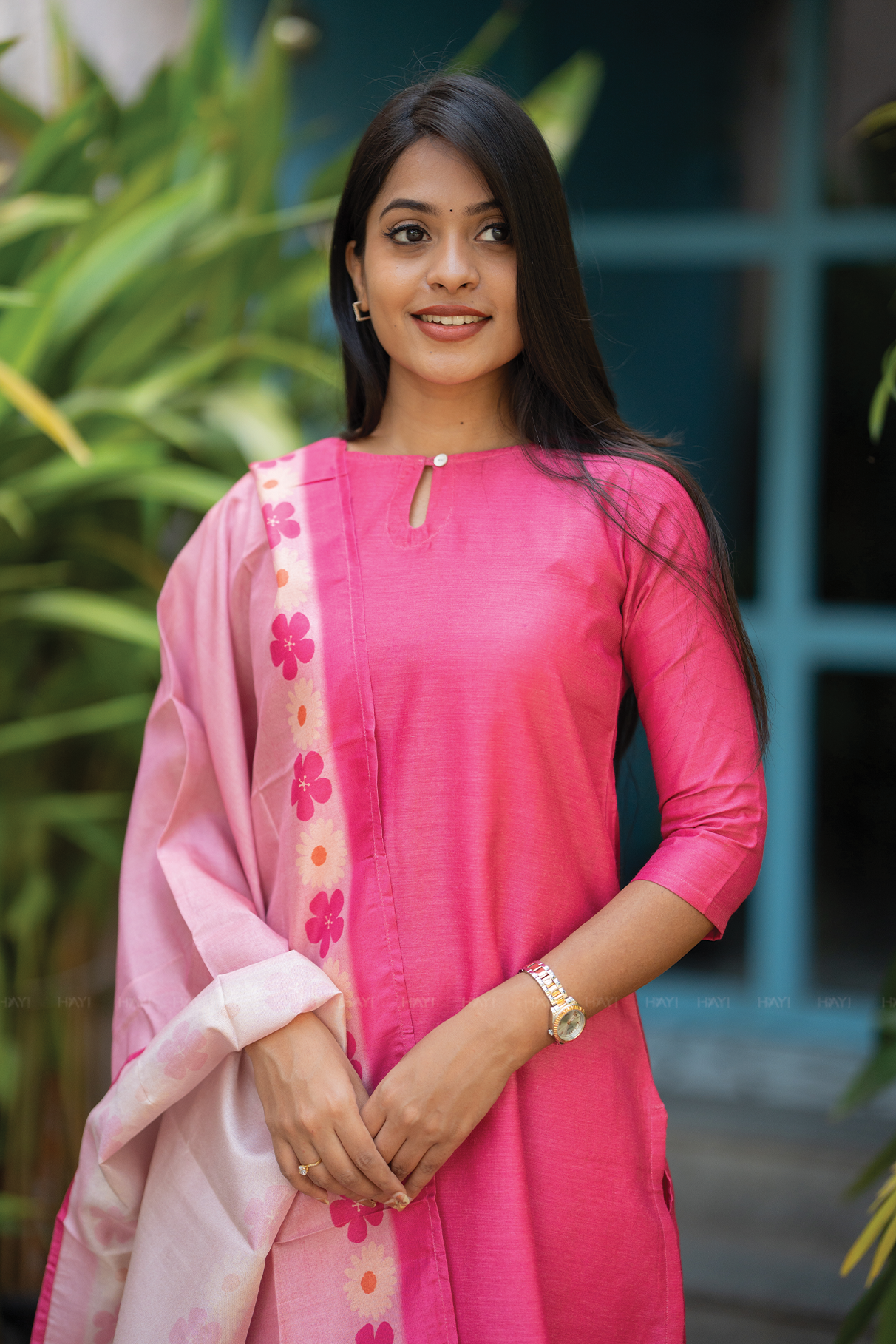 Munga Dark Arca Daman Bright Rose Embroidered 3 Piece Shimmer Tissue Blend Kurta Set with Dupatta