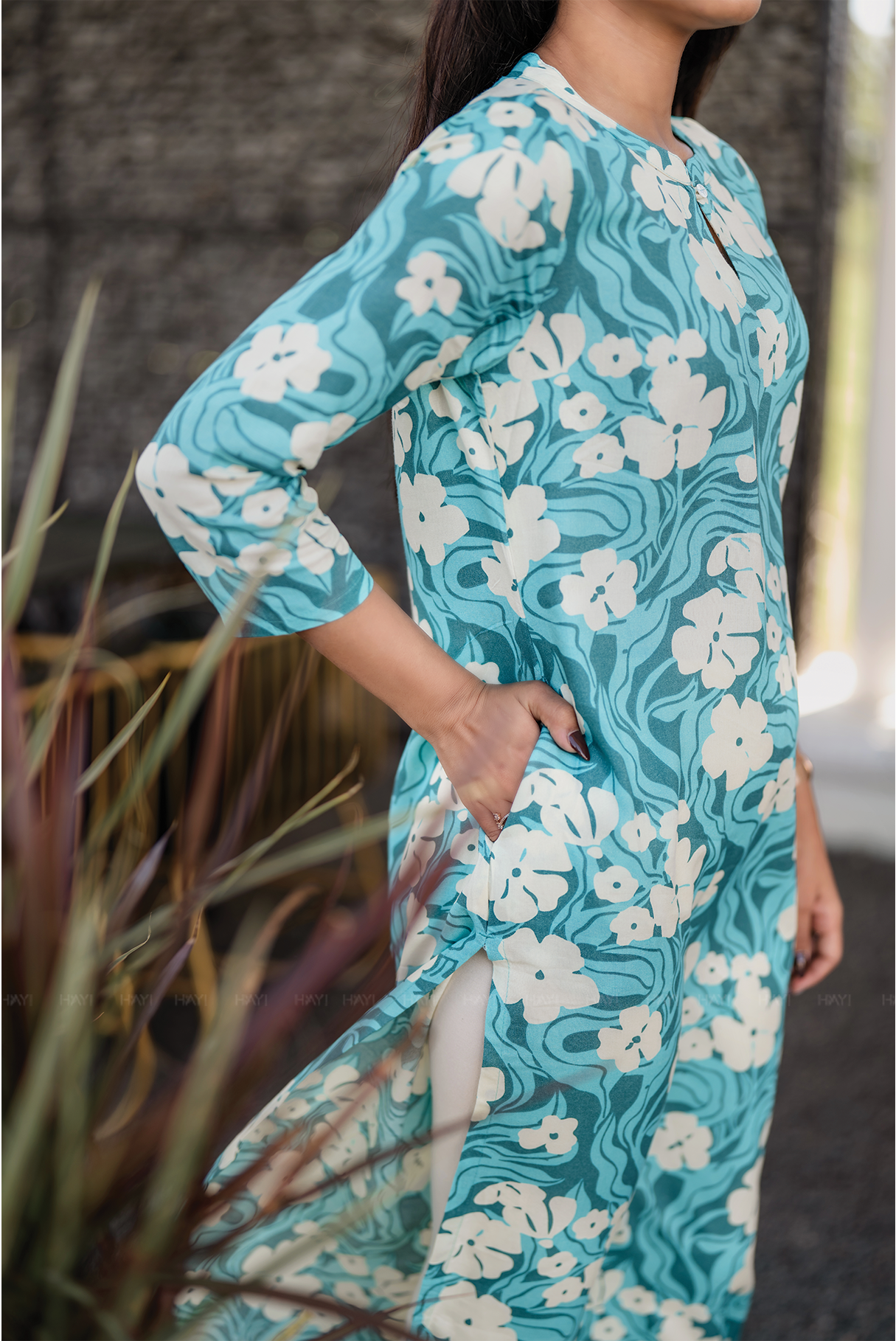 Blue Current Viscose Blend Kurti with Closed Neck & 3/4th Sleeves