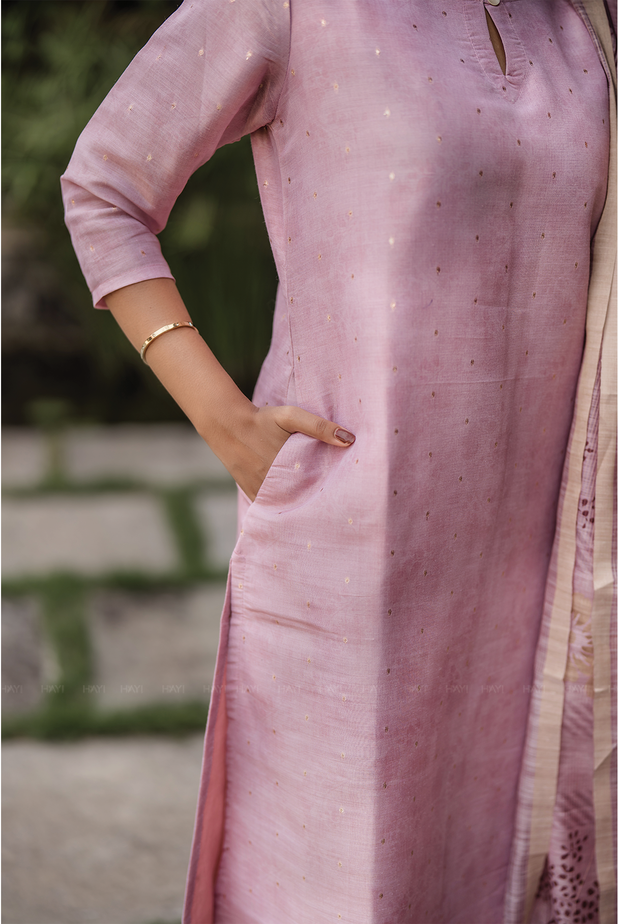 Mistyrose Pink printed 2 Piece Muslin Shimmer Butti Kurta with Dupatta