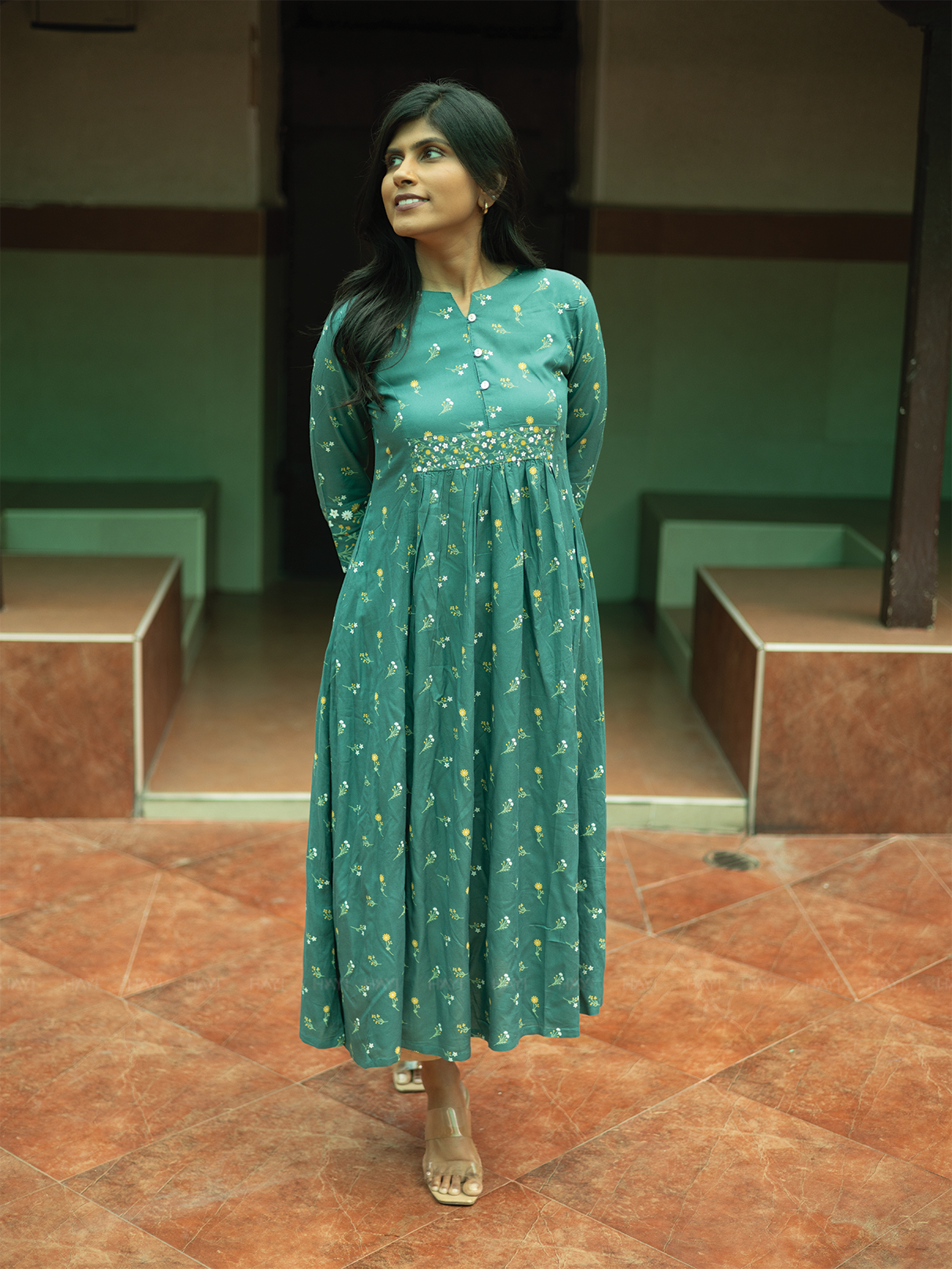 Garden Wraped Olive Green A-line Viscose Dress with Notch Neck & 3/4th Sleeves