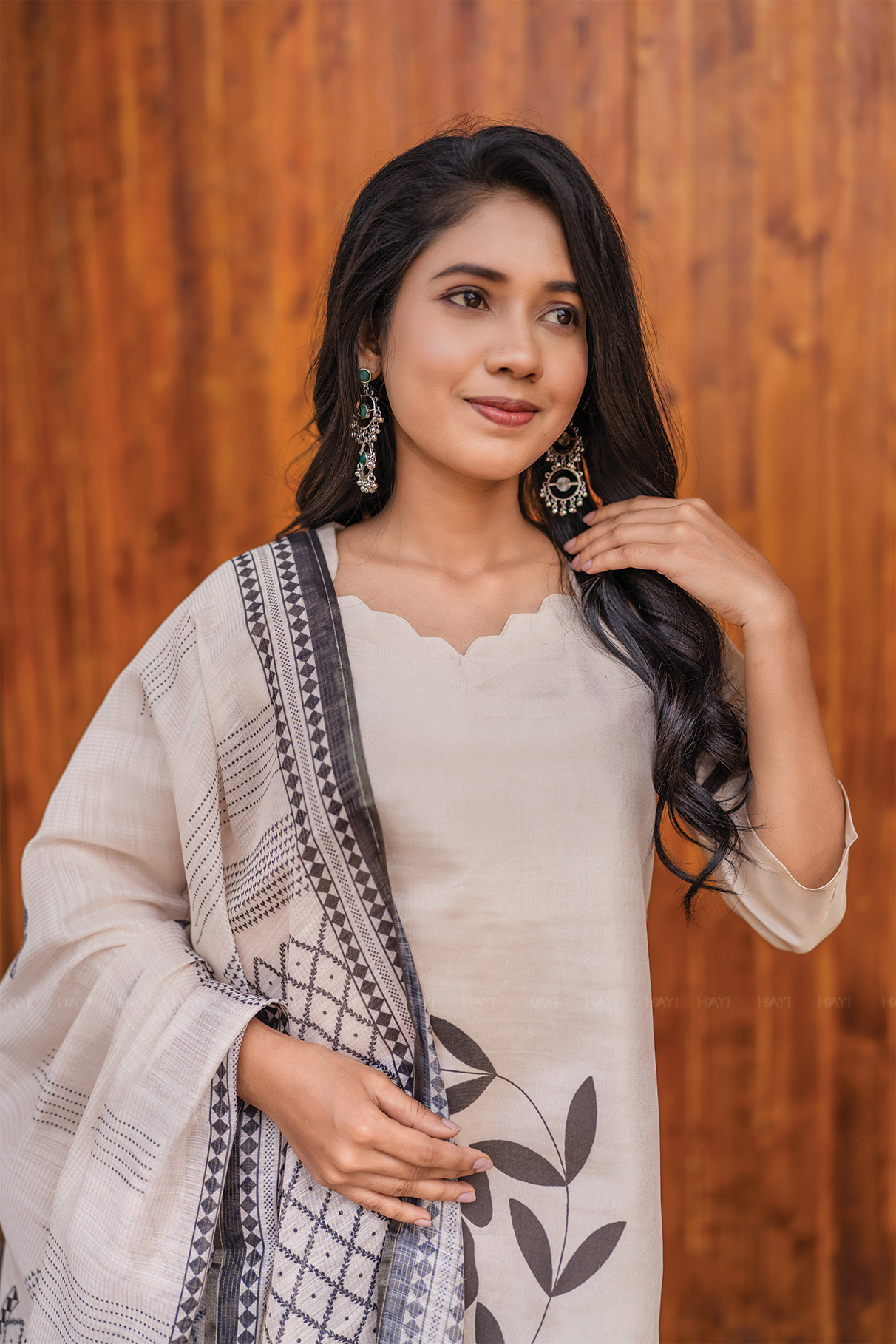 Petalcurve Classic Cream Printed 3 Piece Shimmer Tissue Kurti Set with Dupatta