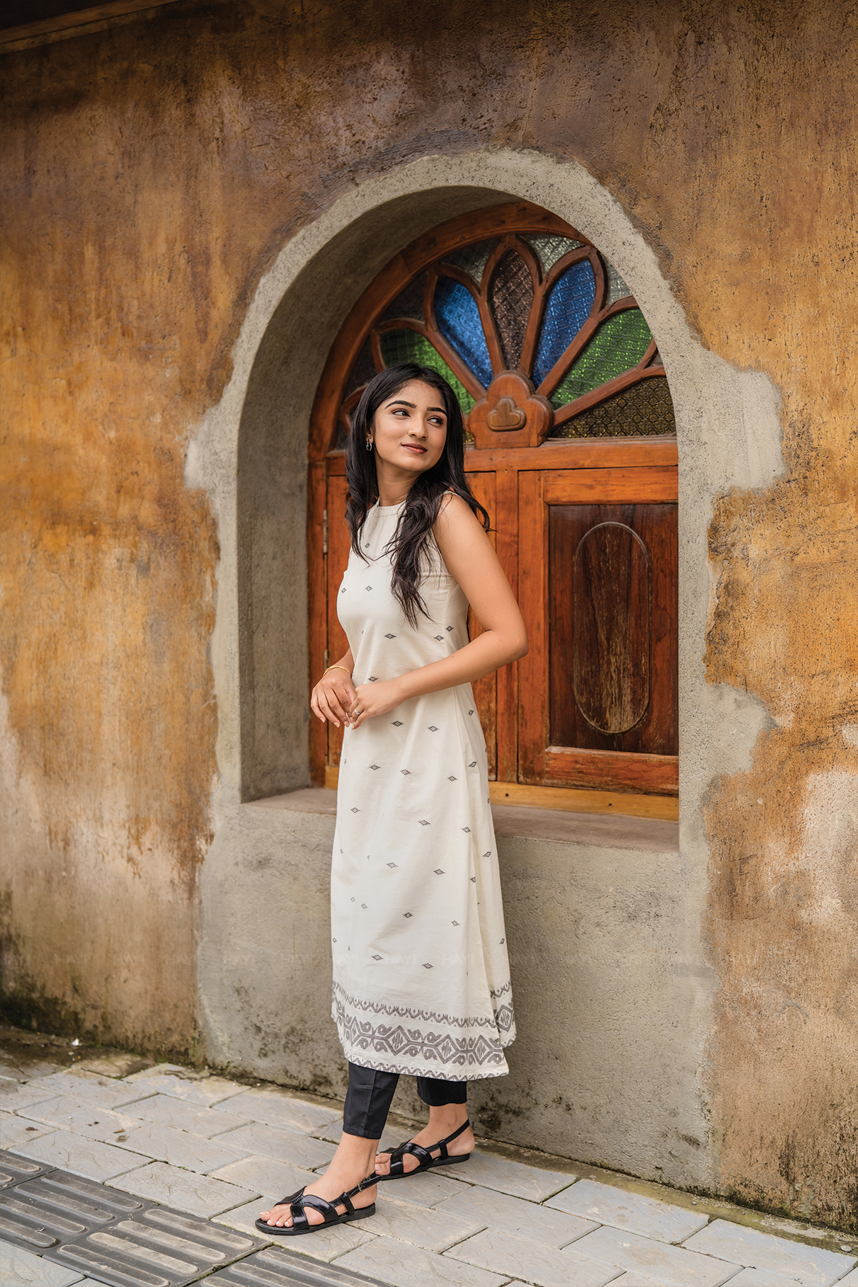 Greyora White Handloom co-ord with Close Neck Band & attached 3/4th Sleeves