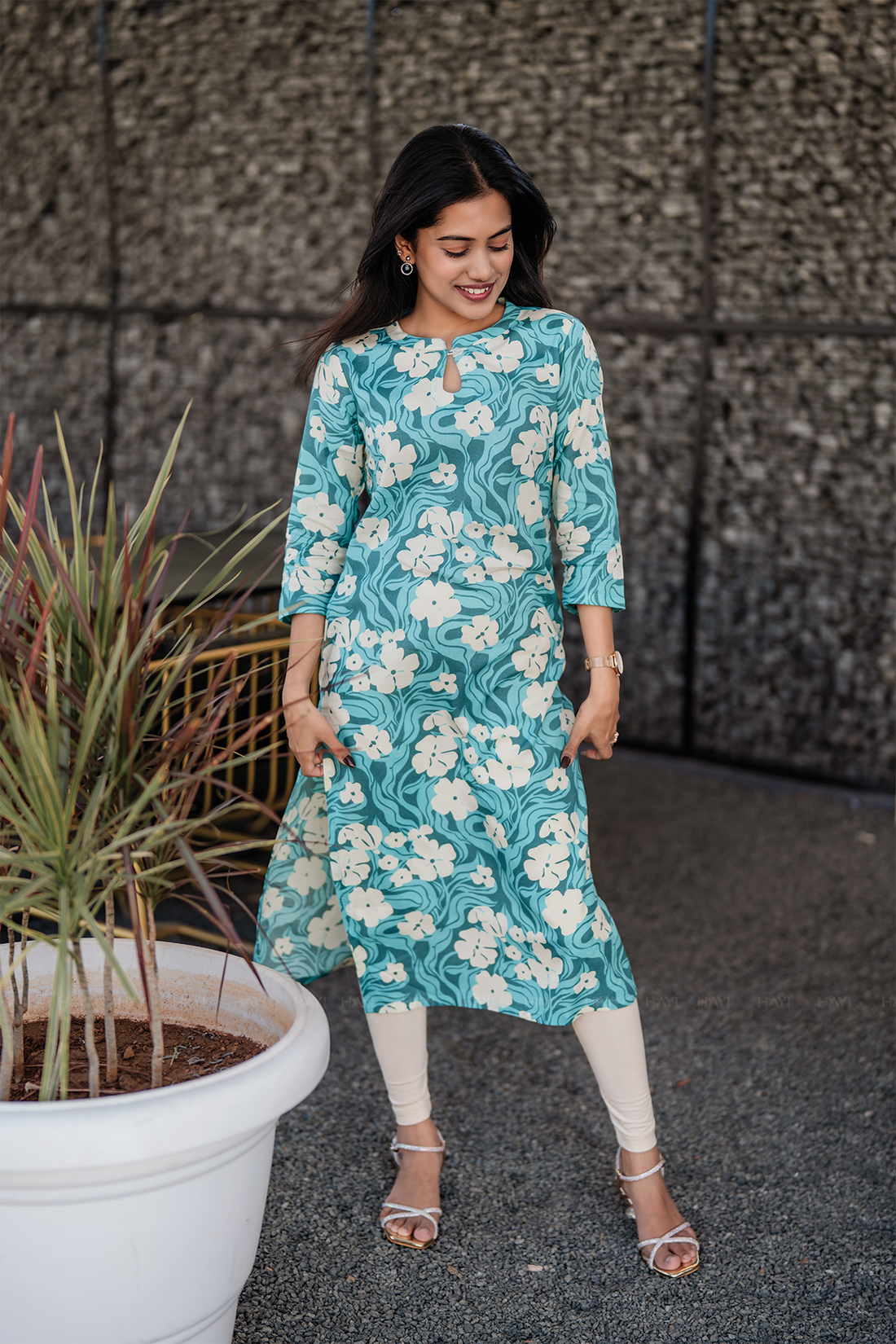 Blue Current Viscose Blend Kurti with Closed Neck & 3/4th Sleeves