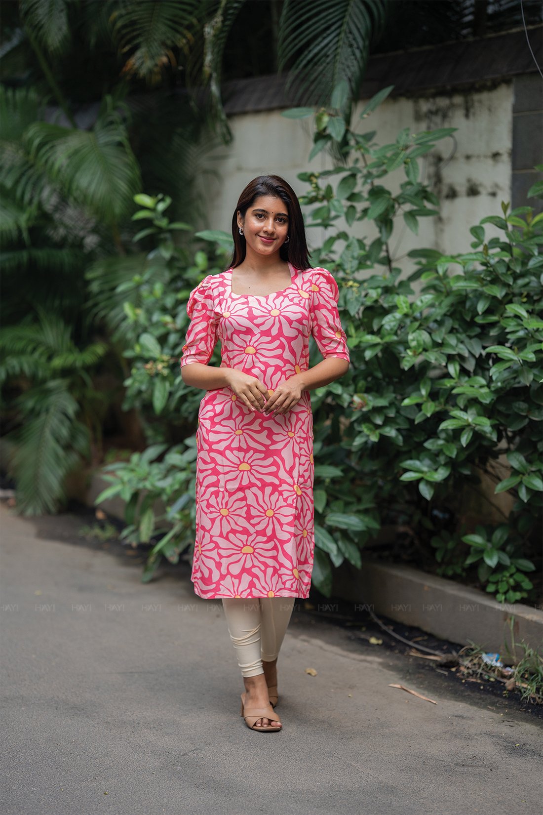Floral Dream Pink Viscose Kurta with Sweetheart Neck & Leg-O-Mutton Sleeves