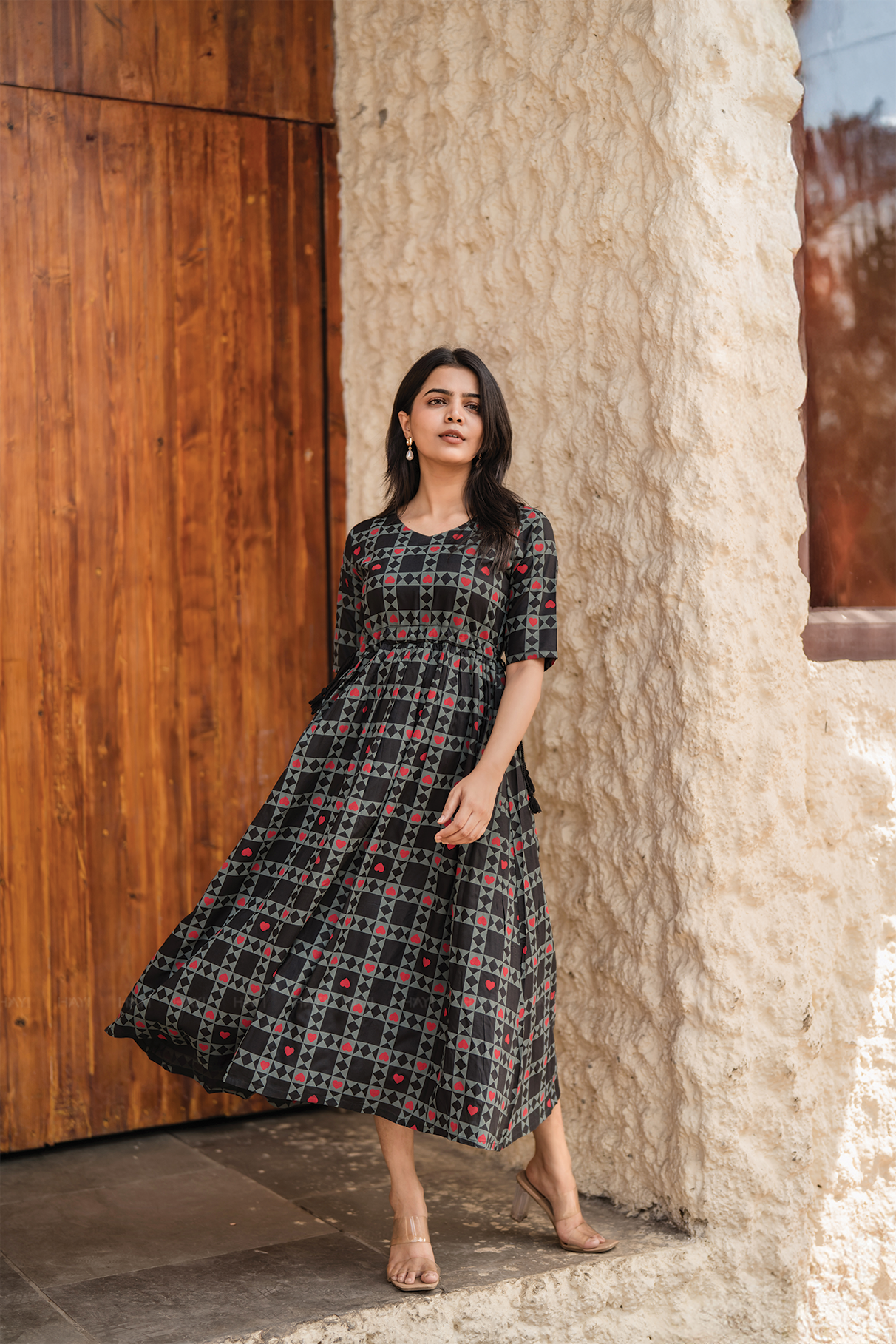 Grid Flow Dark Grey Viscose Dress with V-Neck & Elbow Sleeves