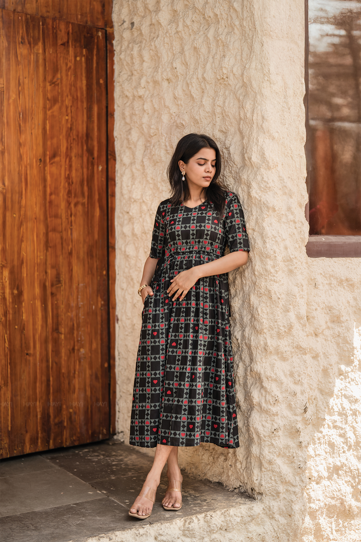 Grid Flow Dark Grey Viscose Dress with V-Neck & Elbow Sleeves