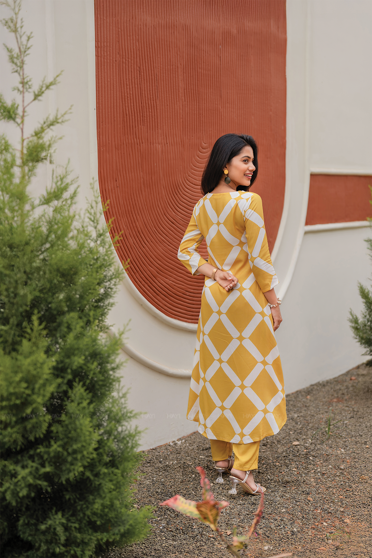 Lemon Prism Yellow Viscose Co-ord with V-Neckline & 3/4th Sleeves
