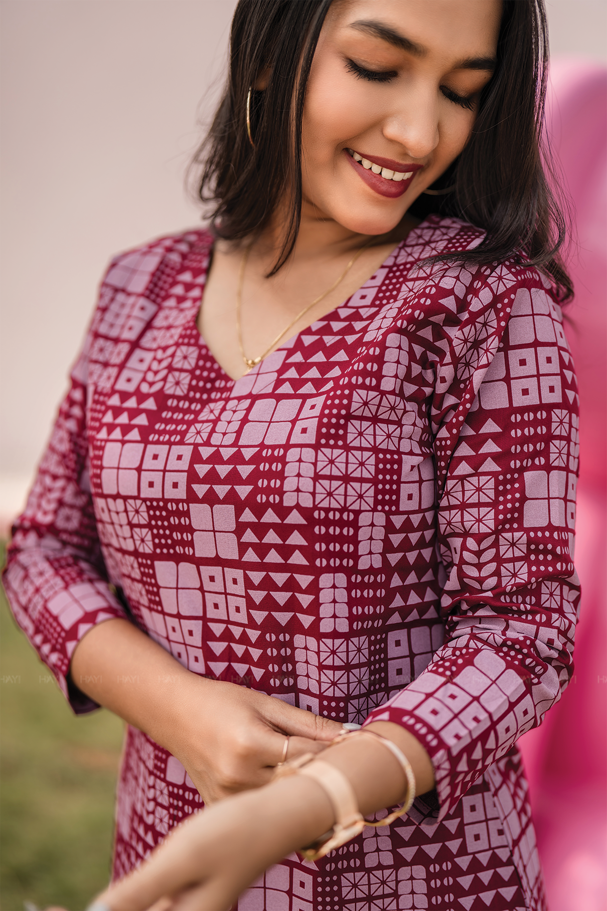 Plum Grid Maroon Viscose Kurta with Curved V-Neck & 3/4 Sleeves