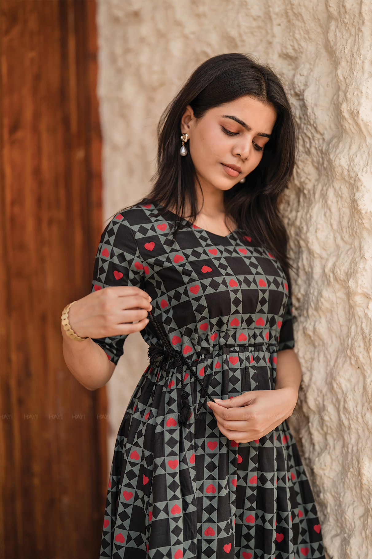 Grid Flow Dark Grey Viscose Dress with V-Neck & Elbow Sleeves