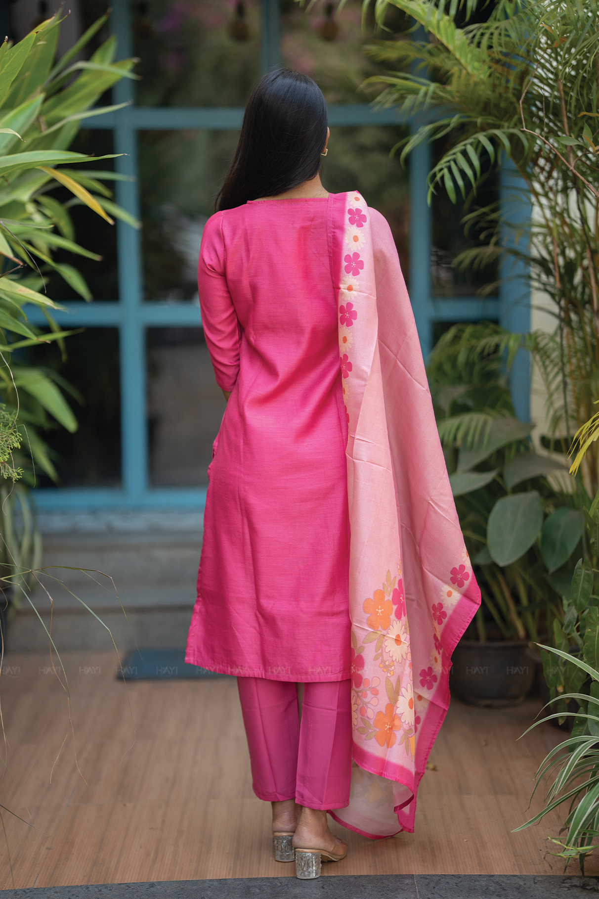 Munga Dark Arca Daman Bright Rose Embroidered 3 Piece Shimmer Tissue Blend Kurta Set with Dupatta