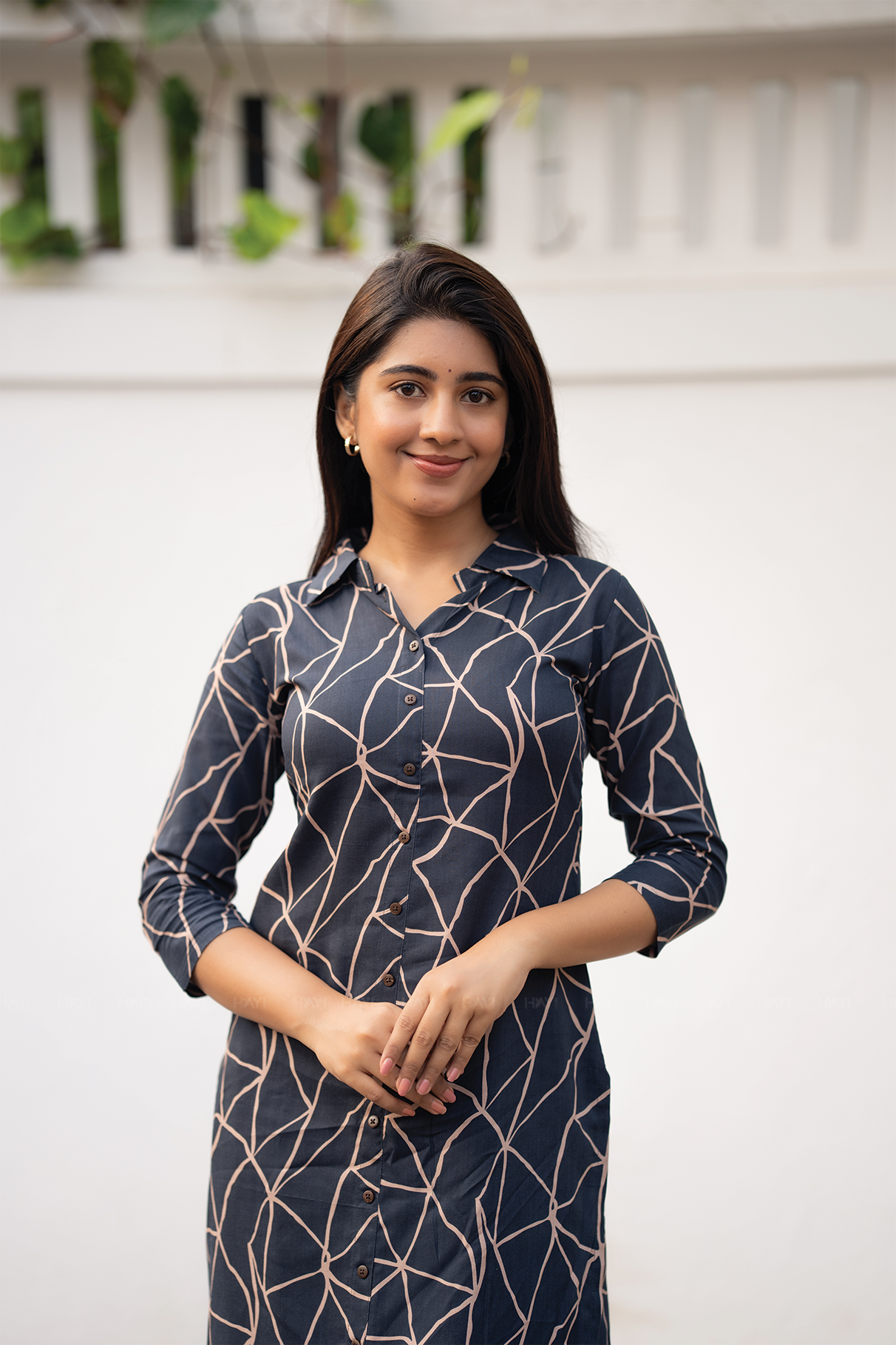 Crackled Chic Black Viscose Co-ord with Shirt Collar Neckline & 3/4th Sleeves