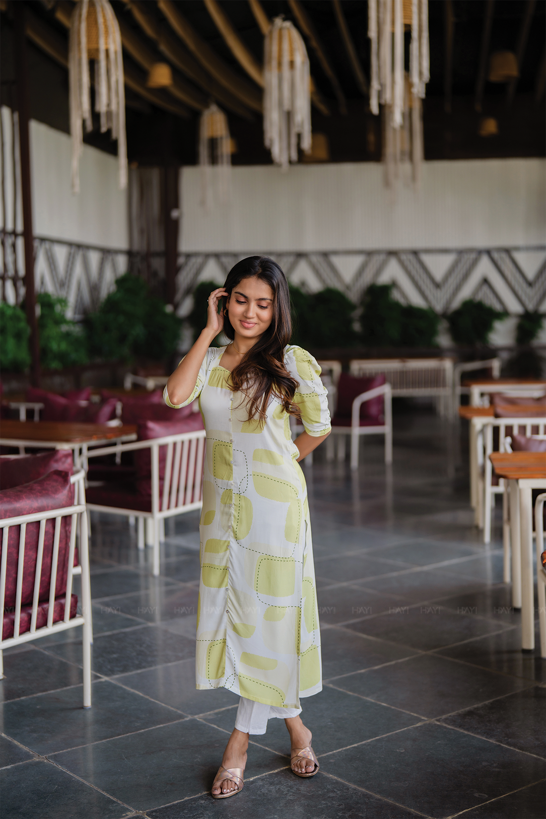 Fresh Meadow Green Viscose Kurta with Sweetheart Neck & Leg-O-Mutton Sleeves