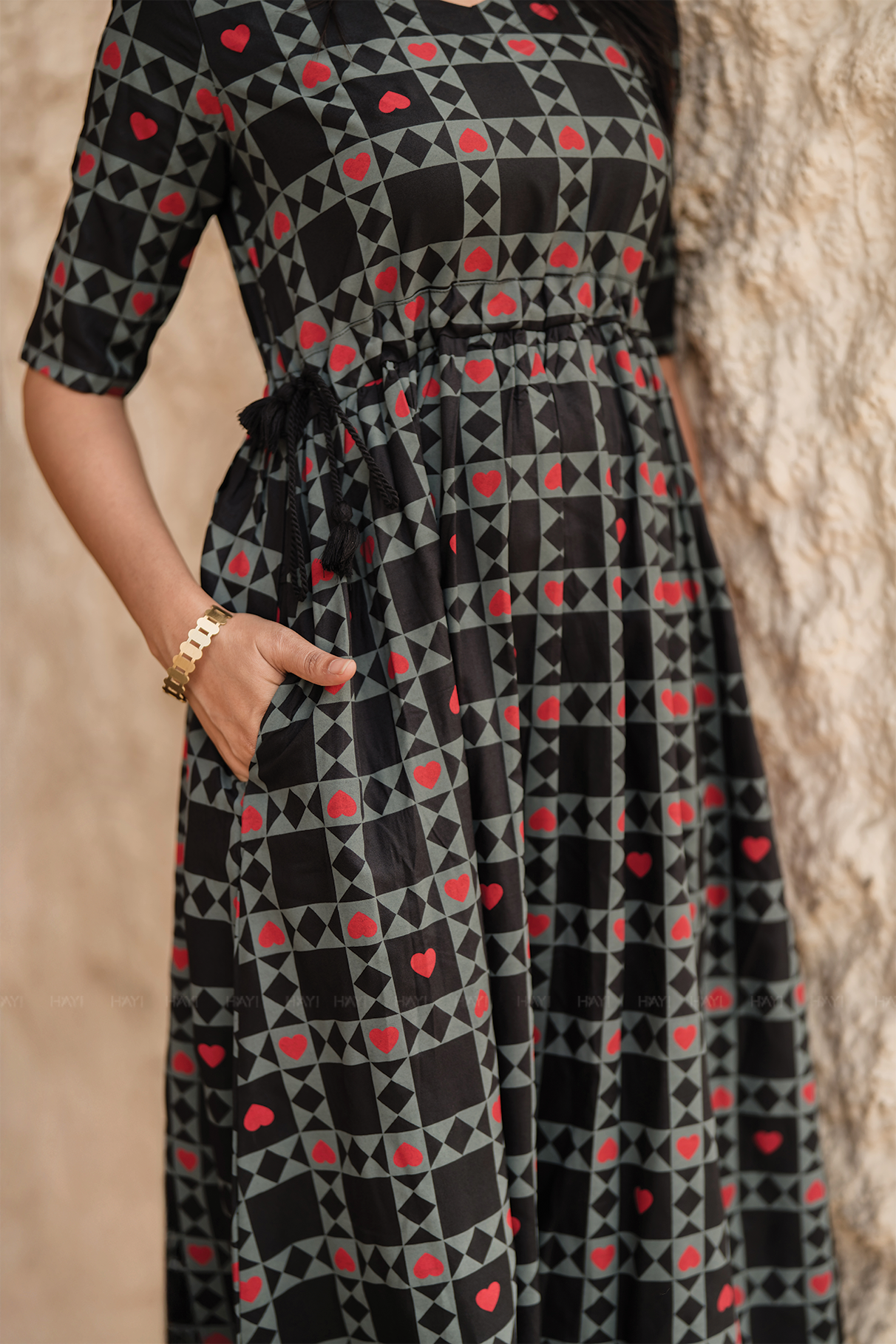 Grid Flow Dark Grey Viscose Dress with V-Neck & Elbow Sleeves