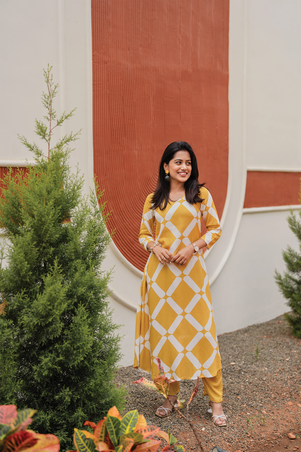Lemon Prism Yellow Viscose Co-ord with V-Neckline & 3/4th Sleeves