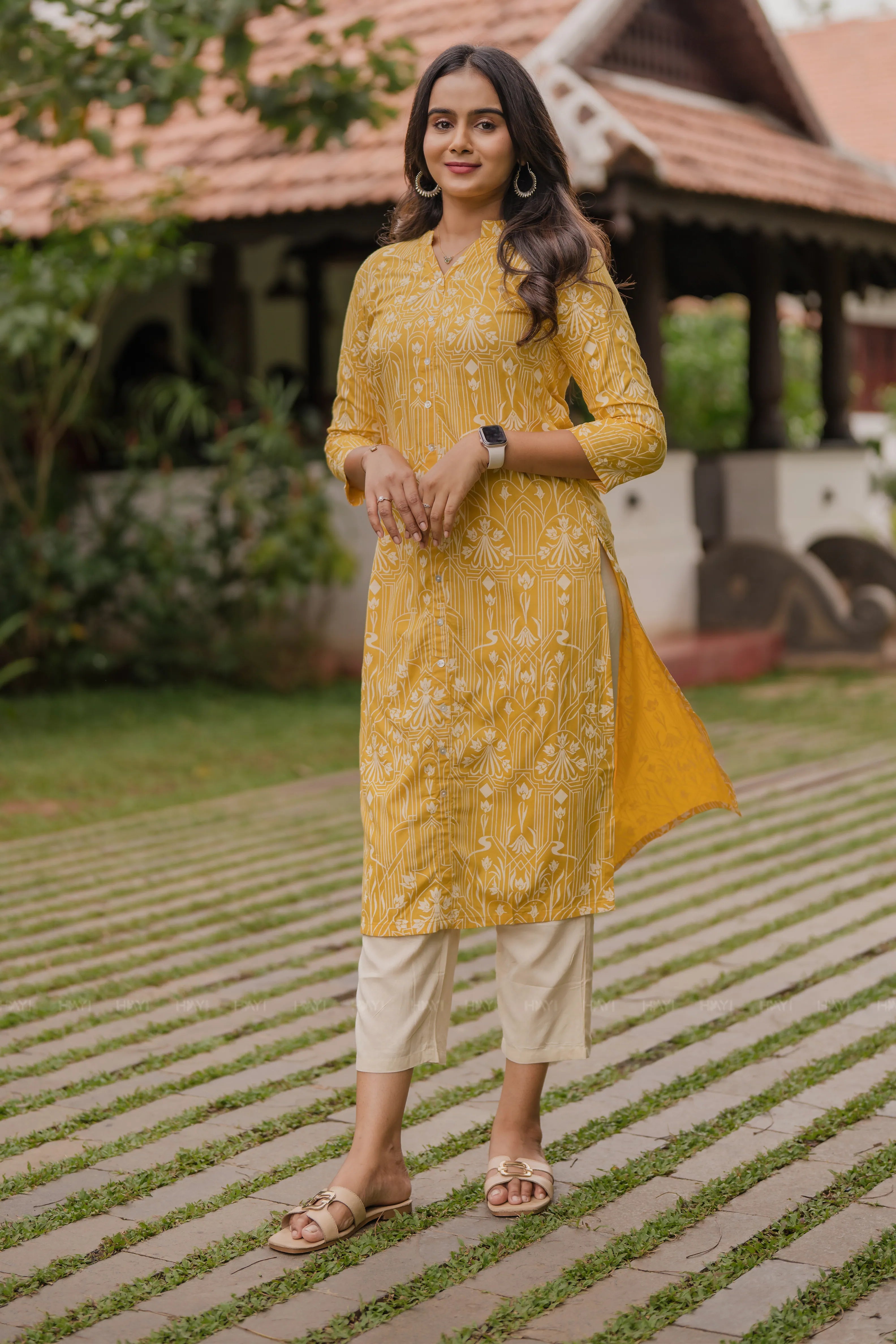 Sunelle Fleur Yellow Printed Regular Fit Basic Kurta