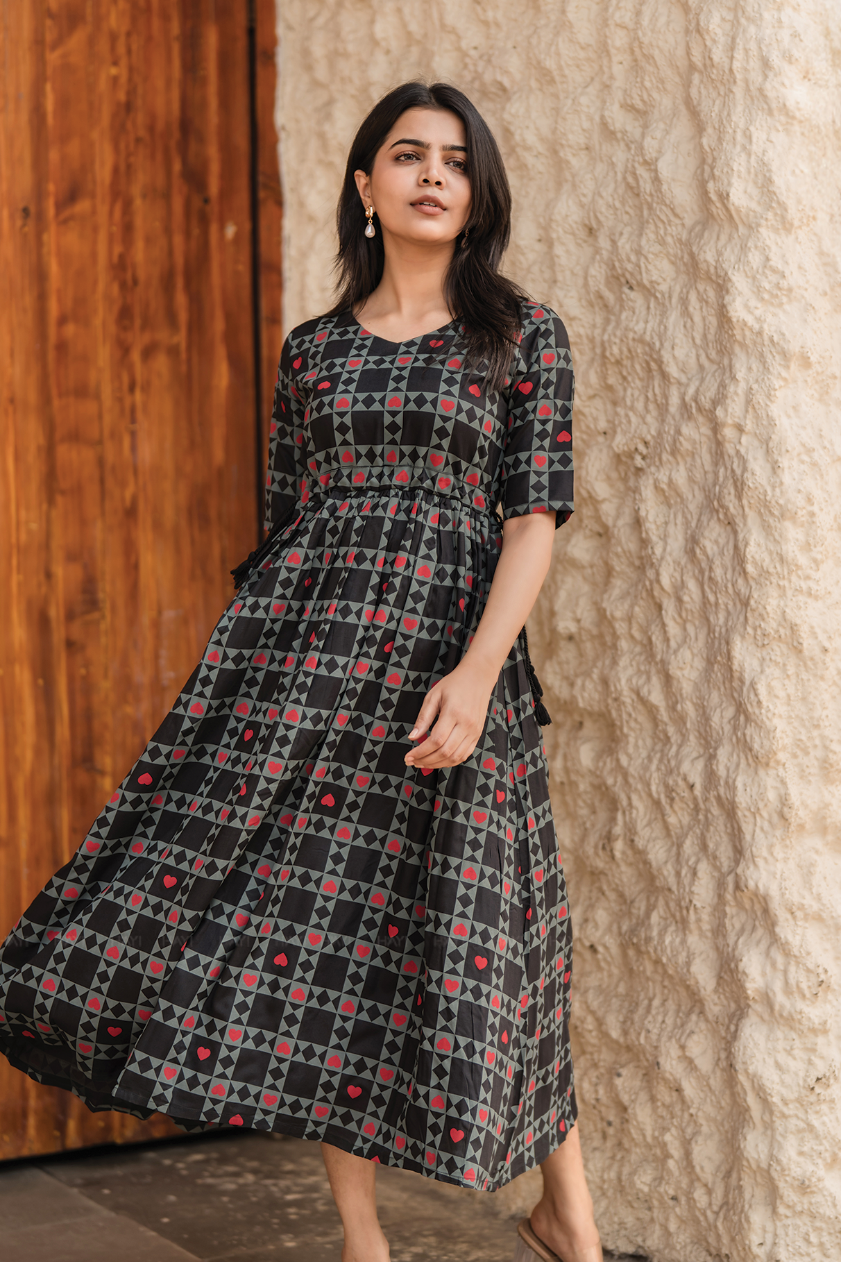 Grid Flow Dark Grey Viscose Dress with V-Neck & Elbow Sleeves