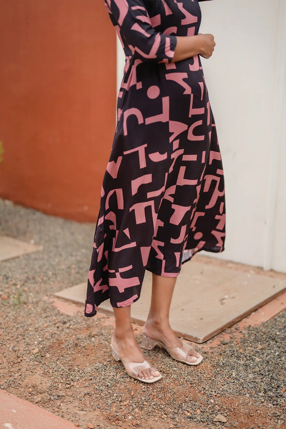 Monoglyph Brown Viscose Dress with V-Neck & 3/4th Sleeves