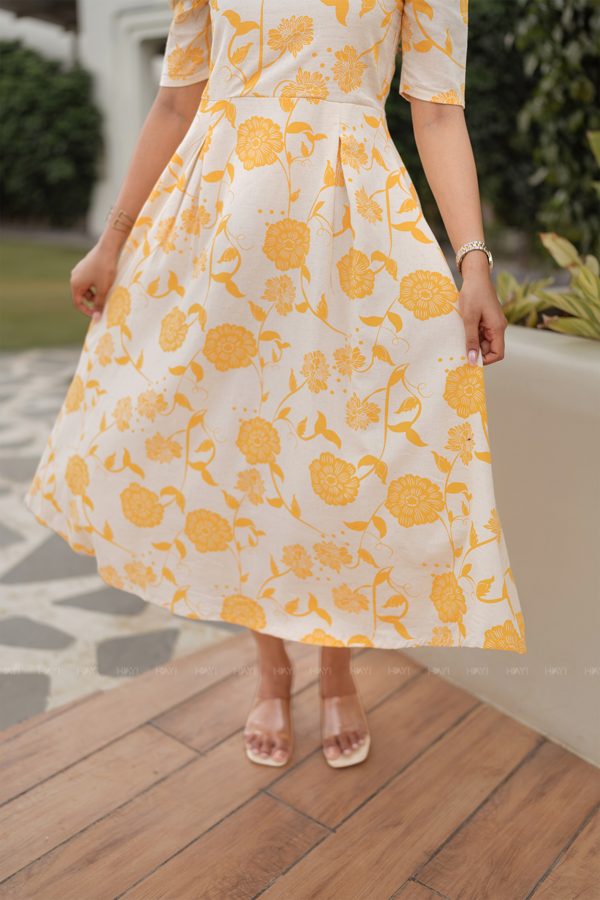 Enchant Melody Off-White floral Printed Umbrella Outfit