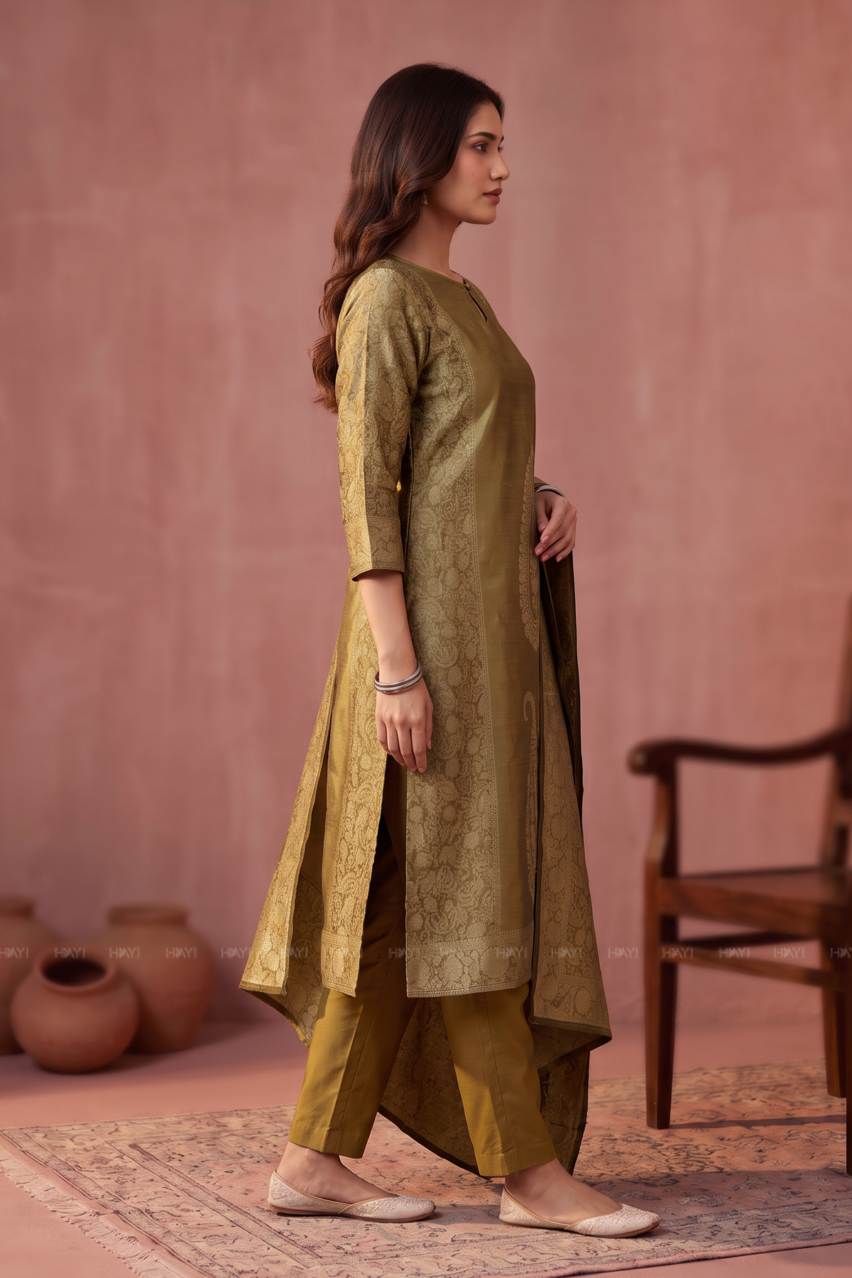 Floral Medallion Silk Blend Jacquard 2-Piece Straight Kurta Set