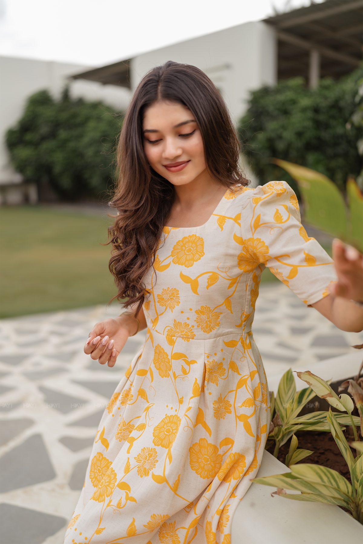 Enchant Melody Off-White floral Printed Umbrella Outfit