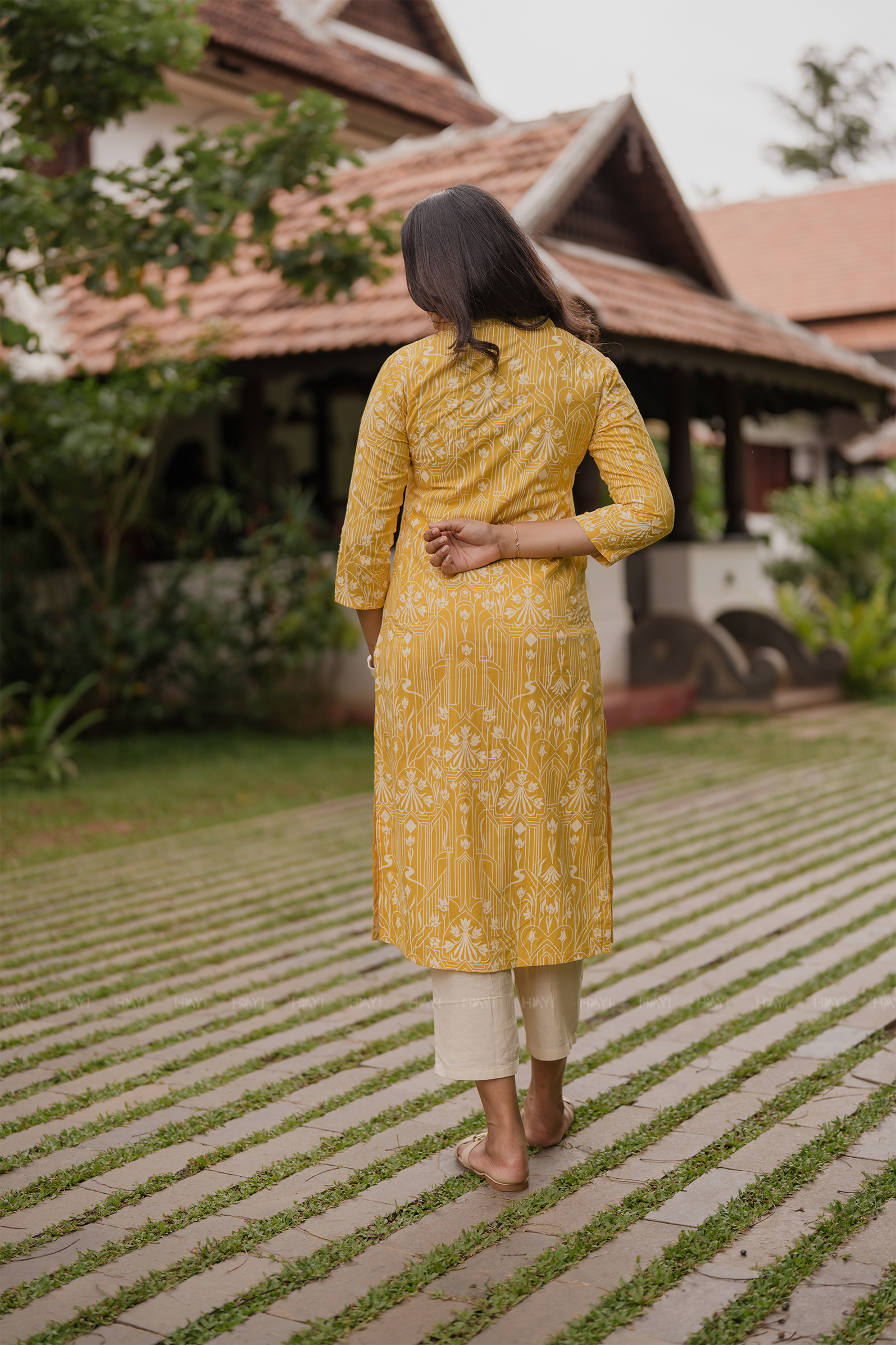 Sunelle Fleur Yellow Printed Regular Fit Basic Kurta
