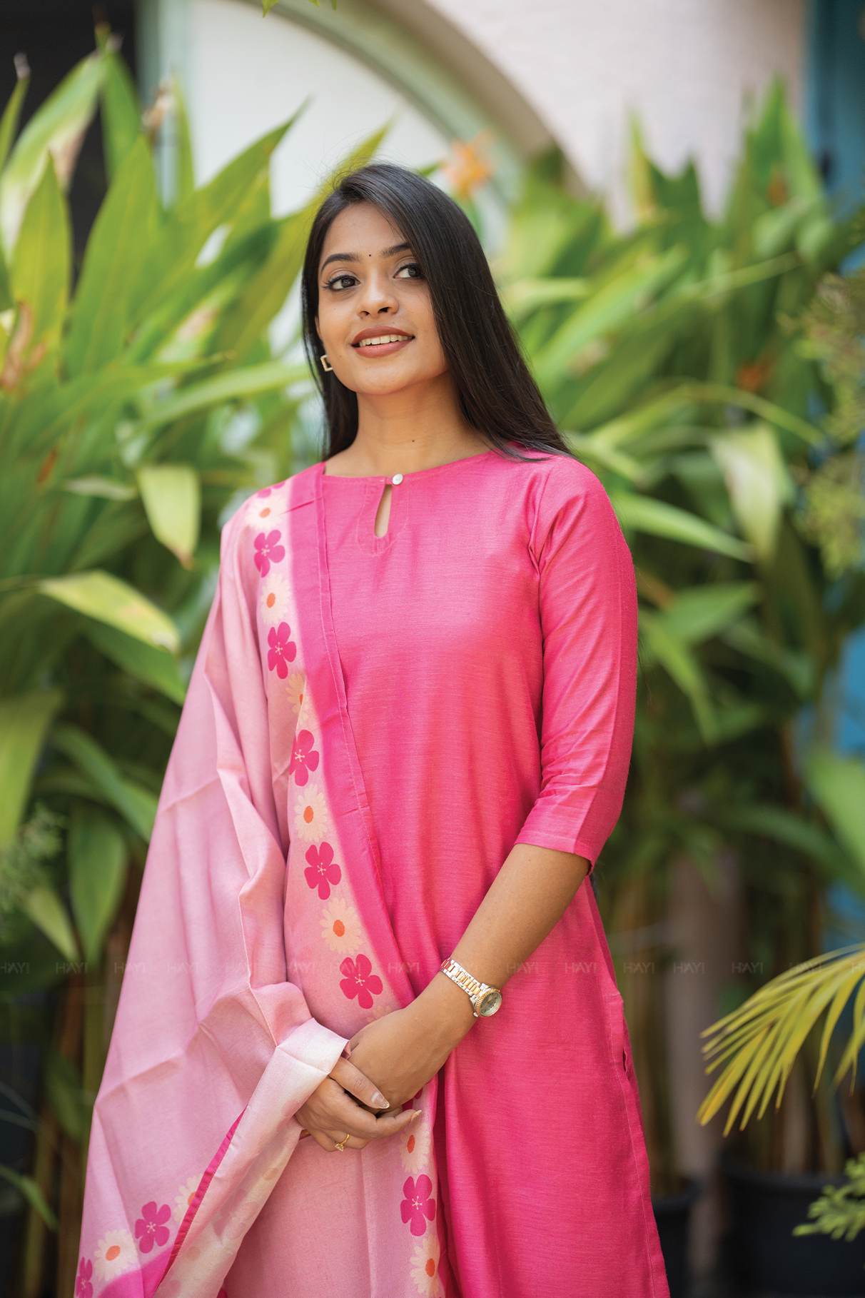 Munga Dark Arca Daman Bright Rose Embroidered 3 Piece Shimmer Tissue Blend Kurta Set with Dupatta