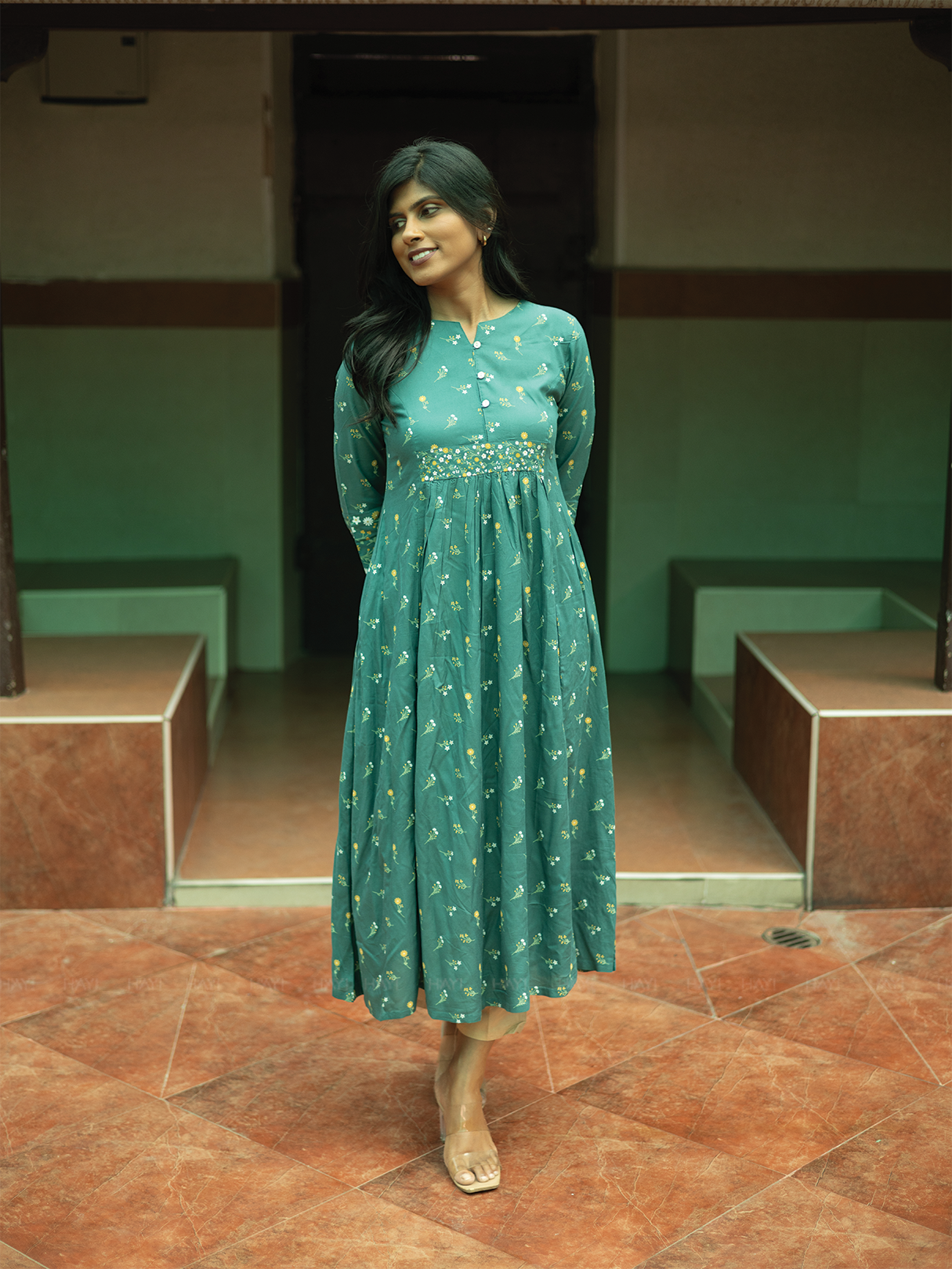 Garden Wraped Olive Green  A-line Viscose Dress with Notch Neck &amp; 3/4th Sleeves