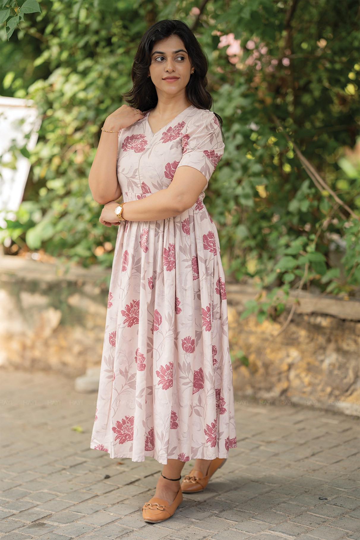 Vintage Elegance Beige Printed Maternity and Feeding maxi Outfit