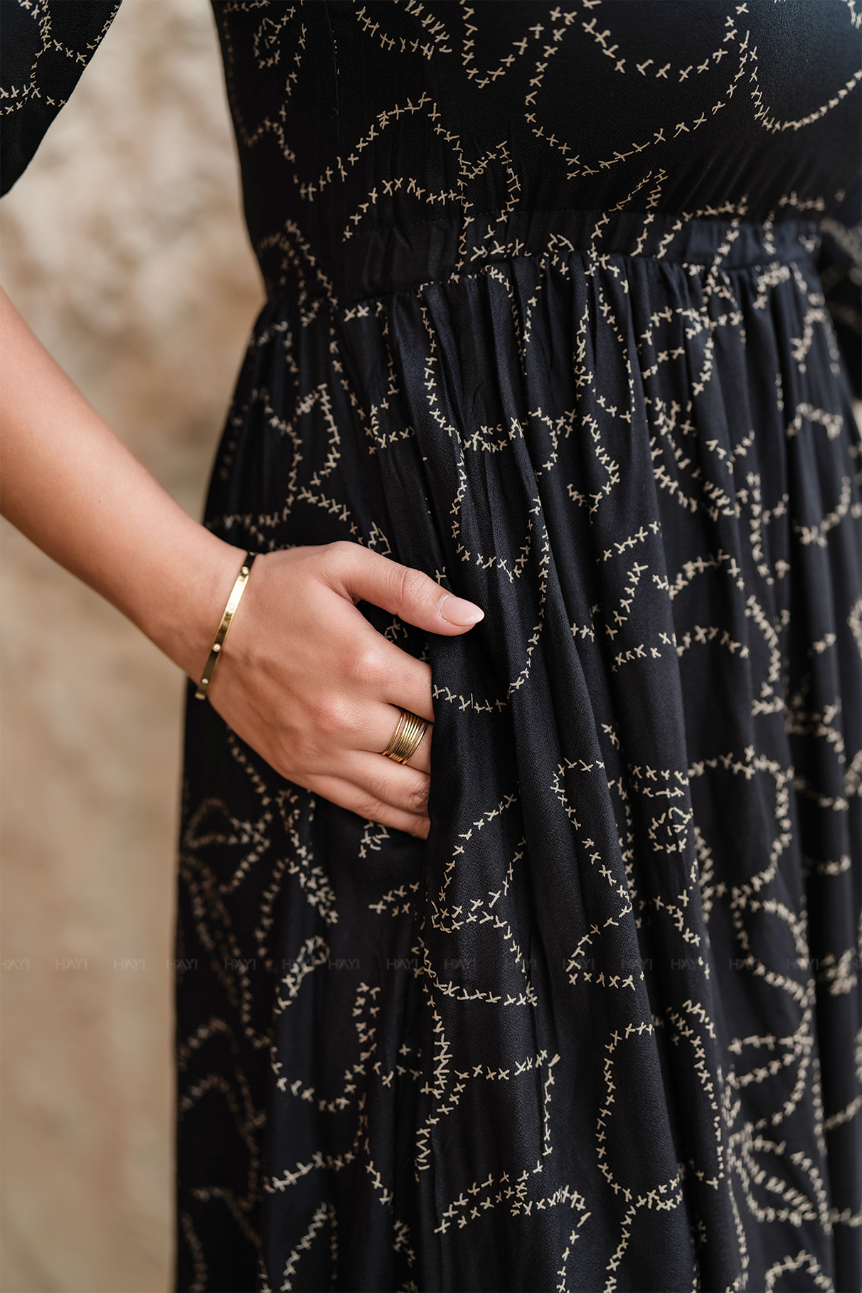 Dusklure Black Viscose Dress with Boat Neck &amp; 3/4th Sleeves