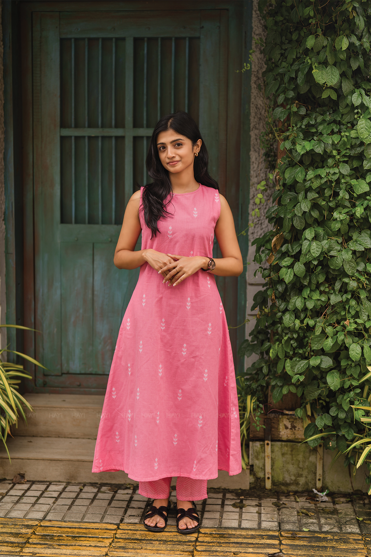 Rosetta Bloom Brown Handloom co-ord with Close Neck &amp; Detachable Sleeves