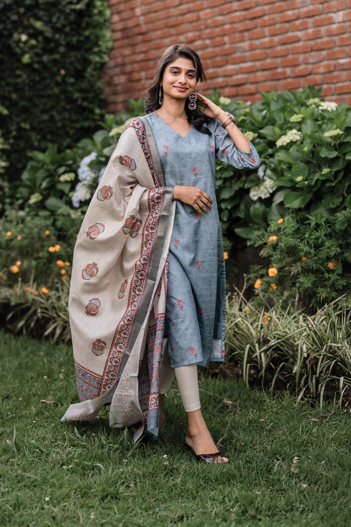 Ivory Bloom Printed 2 Piece Tussar Silk Kurta Set with Dupatta