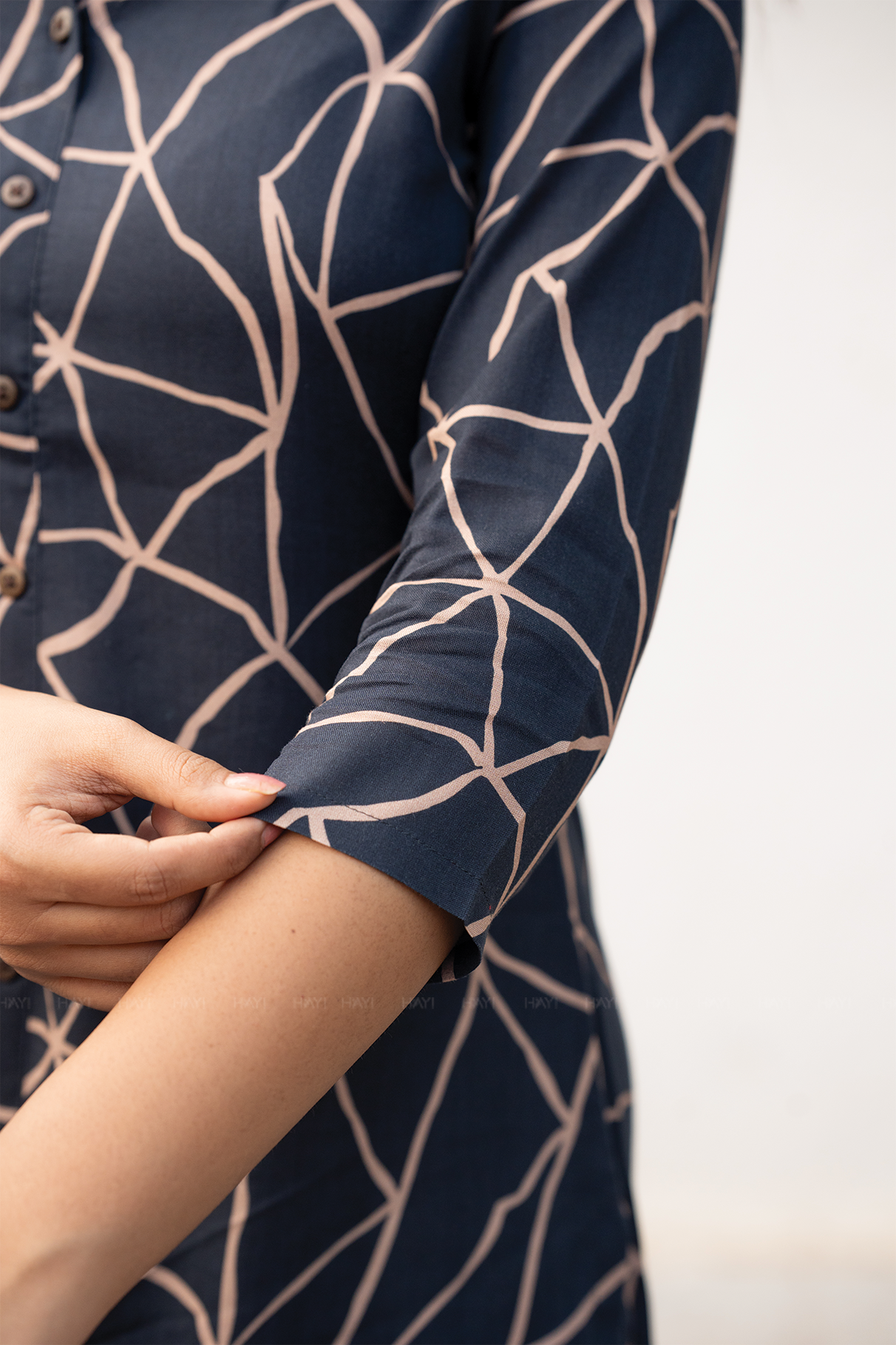 Crackled Chic Black Viscose Co-ord with Shirt Collar Neckline &amp; 3/4th Sleeves