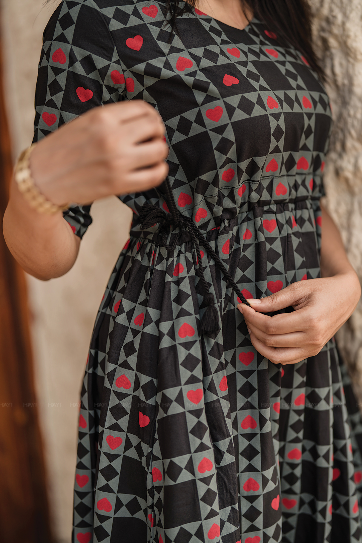 Grid Flow Dark Grey Viscose Dress with V-Neck &amp; Elbow Sleeves