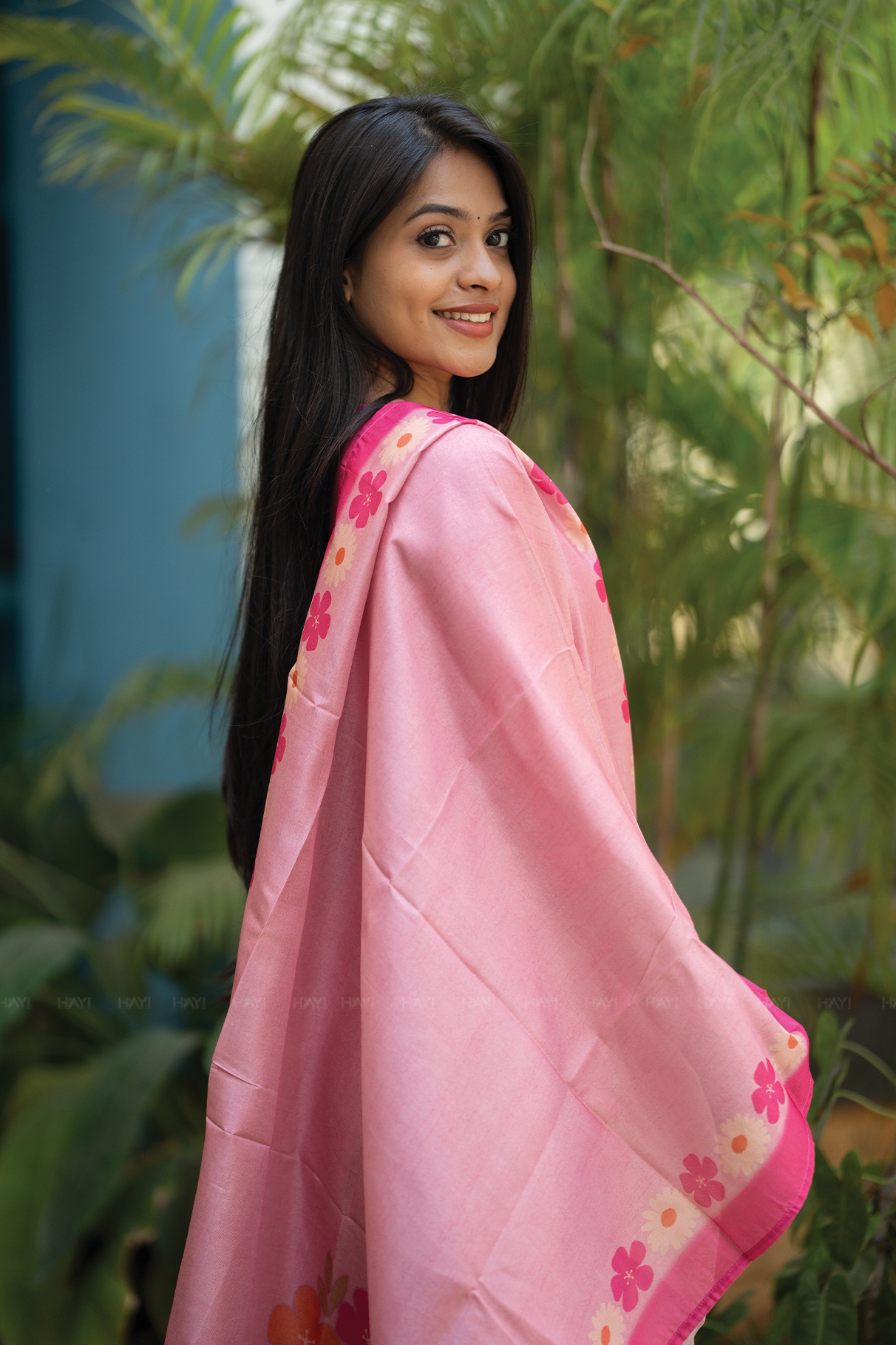 Munga Dark Arca Daman Bright Rose Embroidered 3 Piece Shimmer Tissue Blend Kurta Set with Dupatta