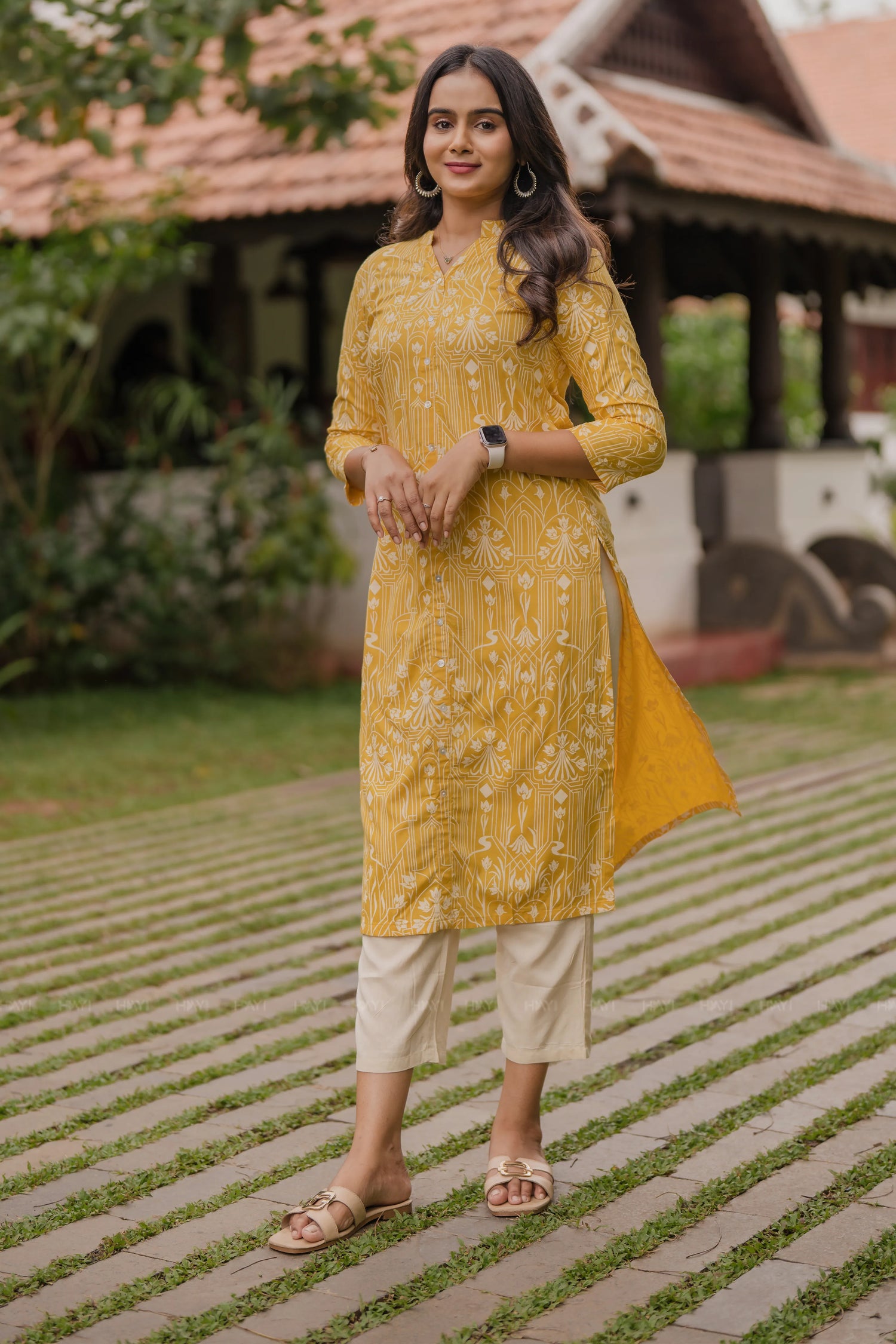 Sunelle Fleur Yellow Printed Regular Fit Basic Kurta