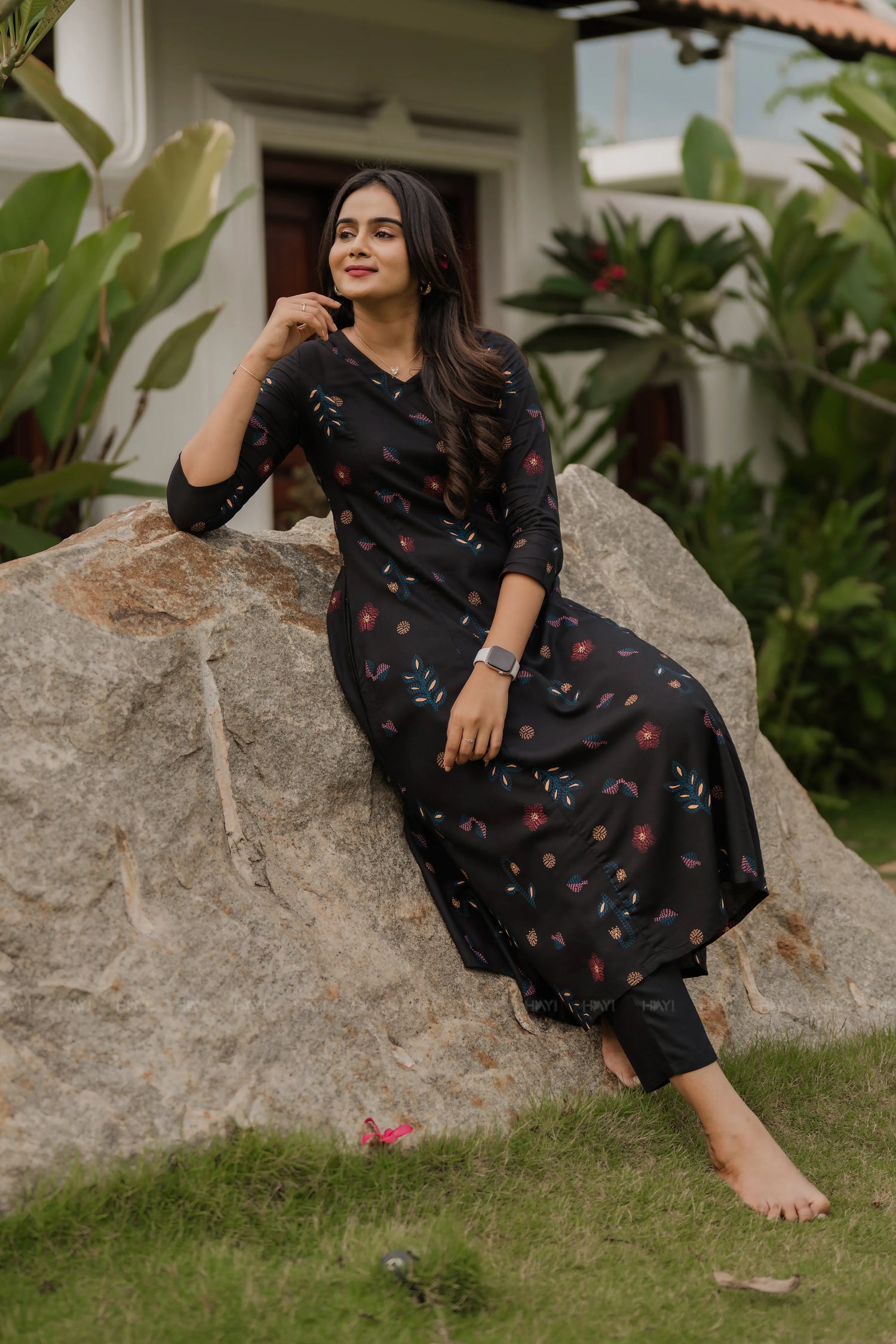 Lunavine Grace Black Printed Viscose Eclips Kurta