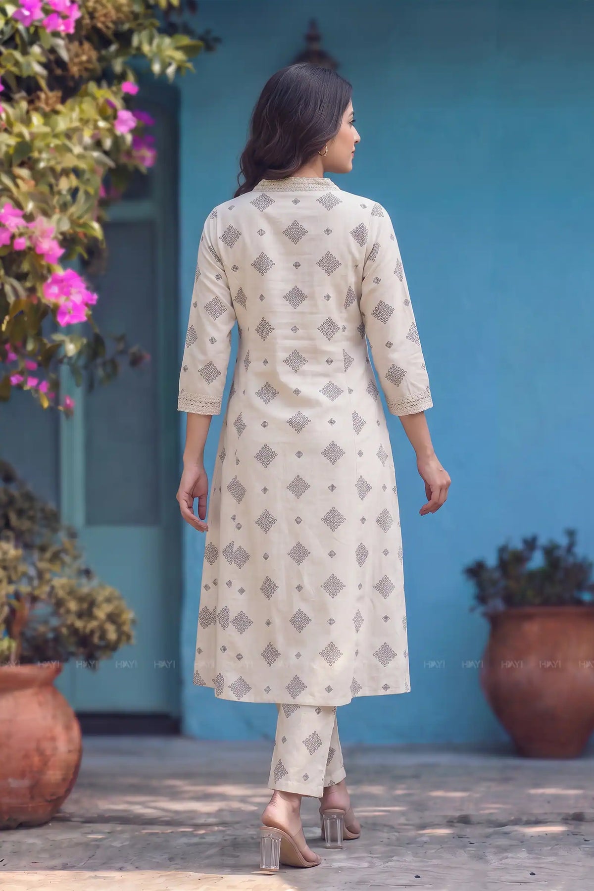Chuzhi Oviyam Off-White Printed Cotton Flax A-Line Kurta