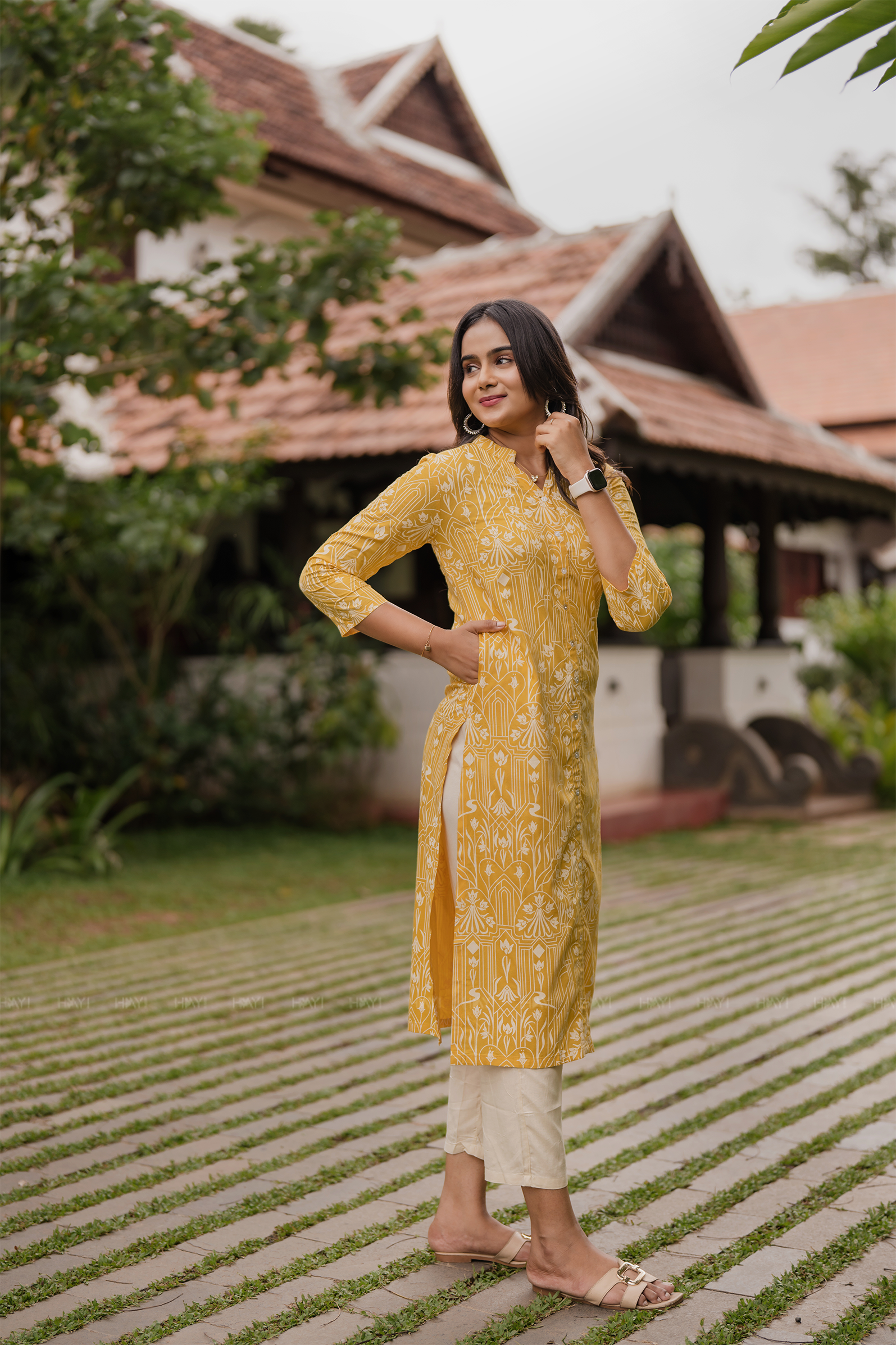 Sunelle Fleur Yellow Printed Regular Fit Basic Kurta