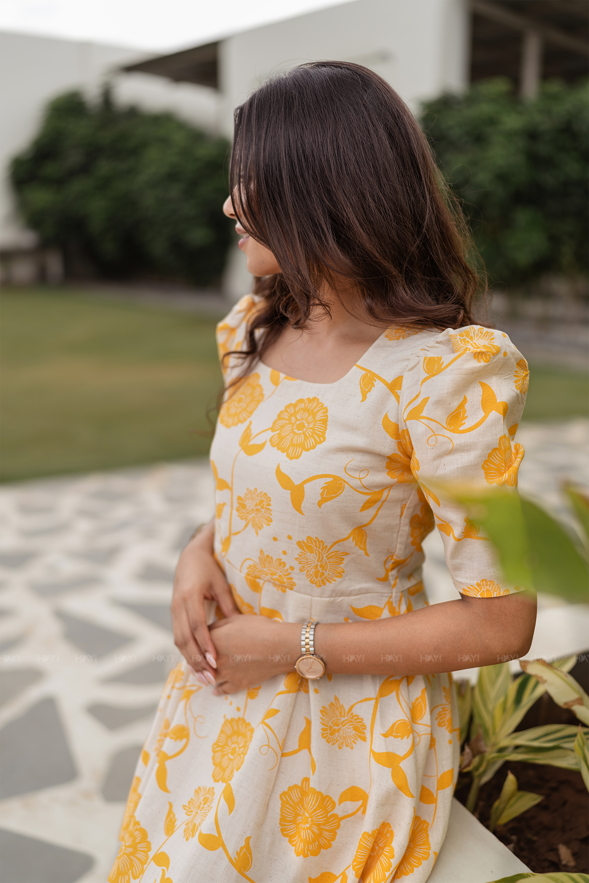 Enchant Melody Off-White floral Printed Umbrella Outfit