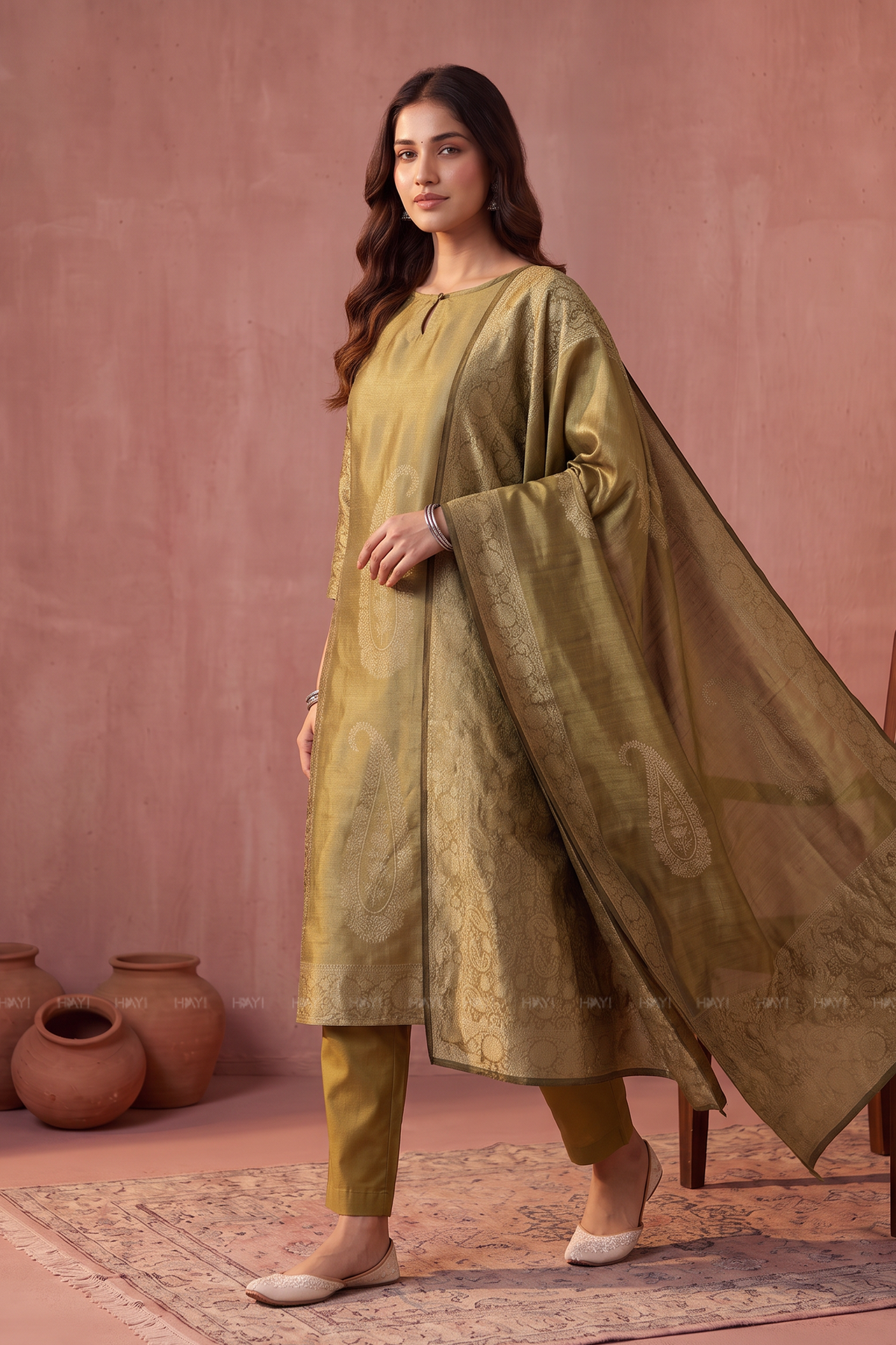 Floral Medallion Silk Blend Jacquard 2-Piece Straight Kurta Set