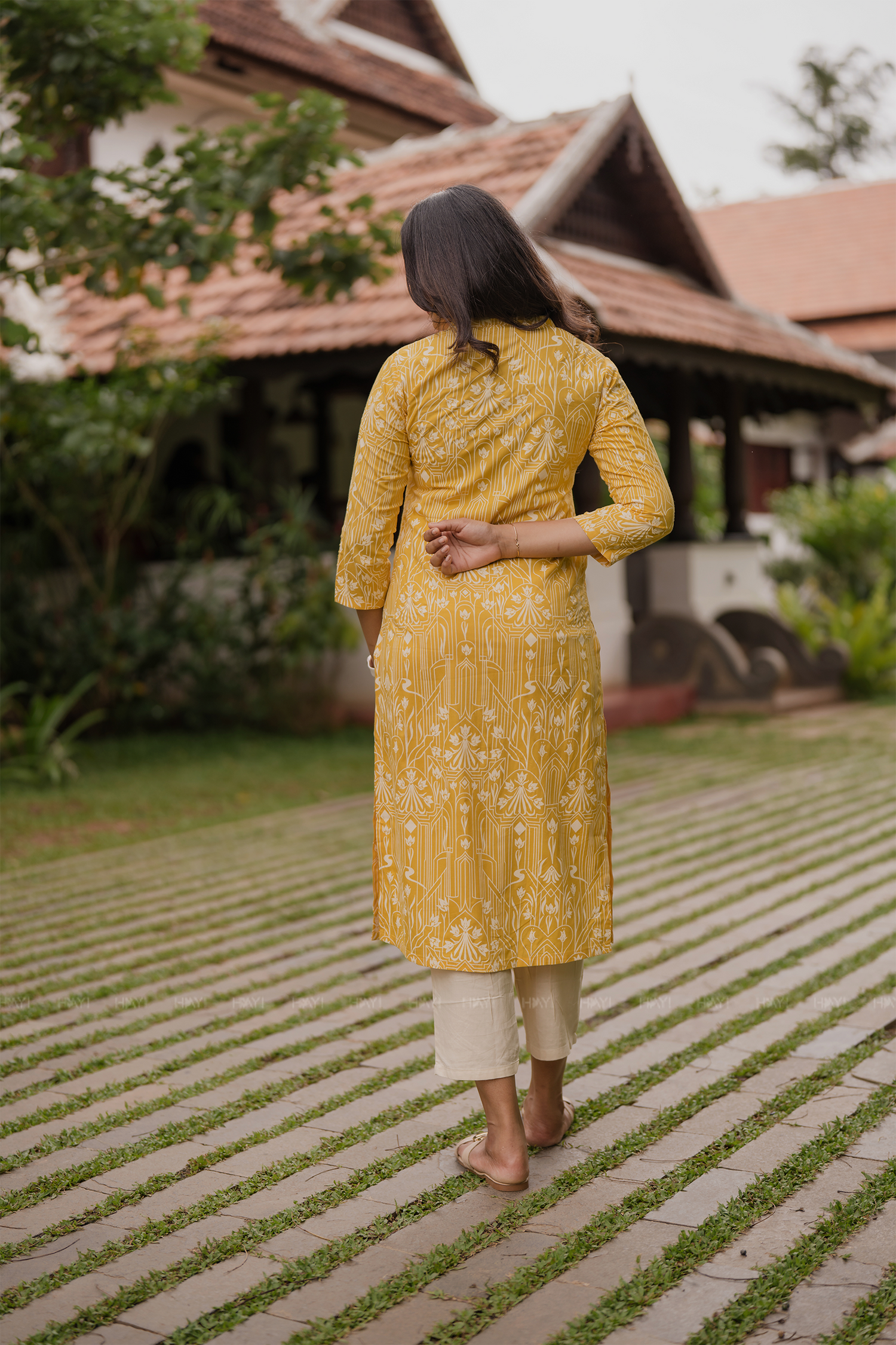 Sunelle Fleur Yellow Printed Regular Fit Basic Kurta