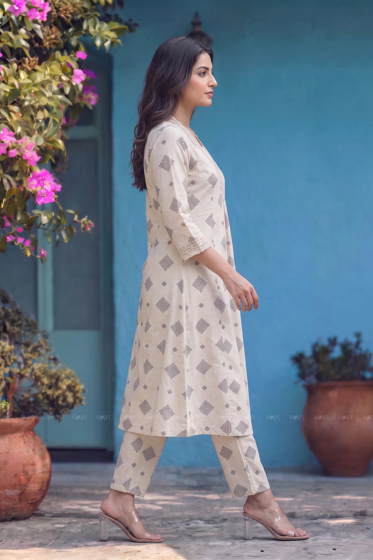 Chuzhi Oviyam Off-White Printed Cotton Flax A-Line Kurta