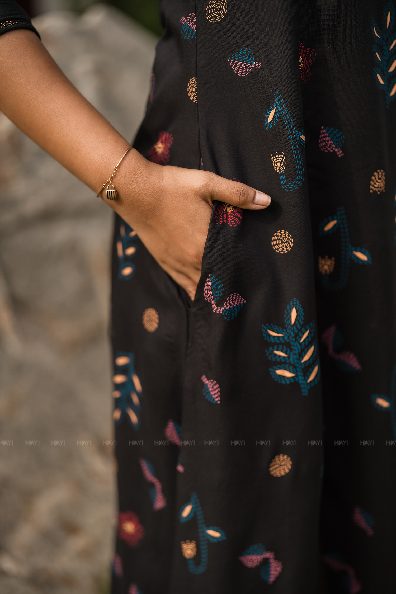 Lunavine Grace Black Printed Viscose Eclips Kurta